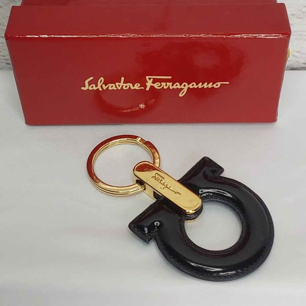 SALVADOR FERRAGAMO 'GANCINI' LEATHER KEY FOB GOLD KEY RING W/ORIGINAL BOX - Picture 3 of 16